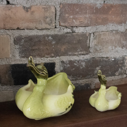 Pair of Hull Swan Dishes